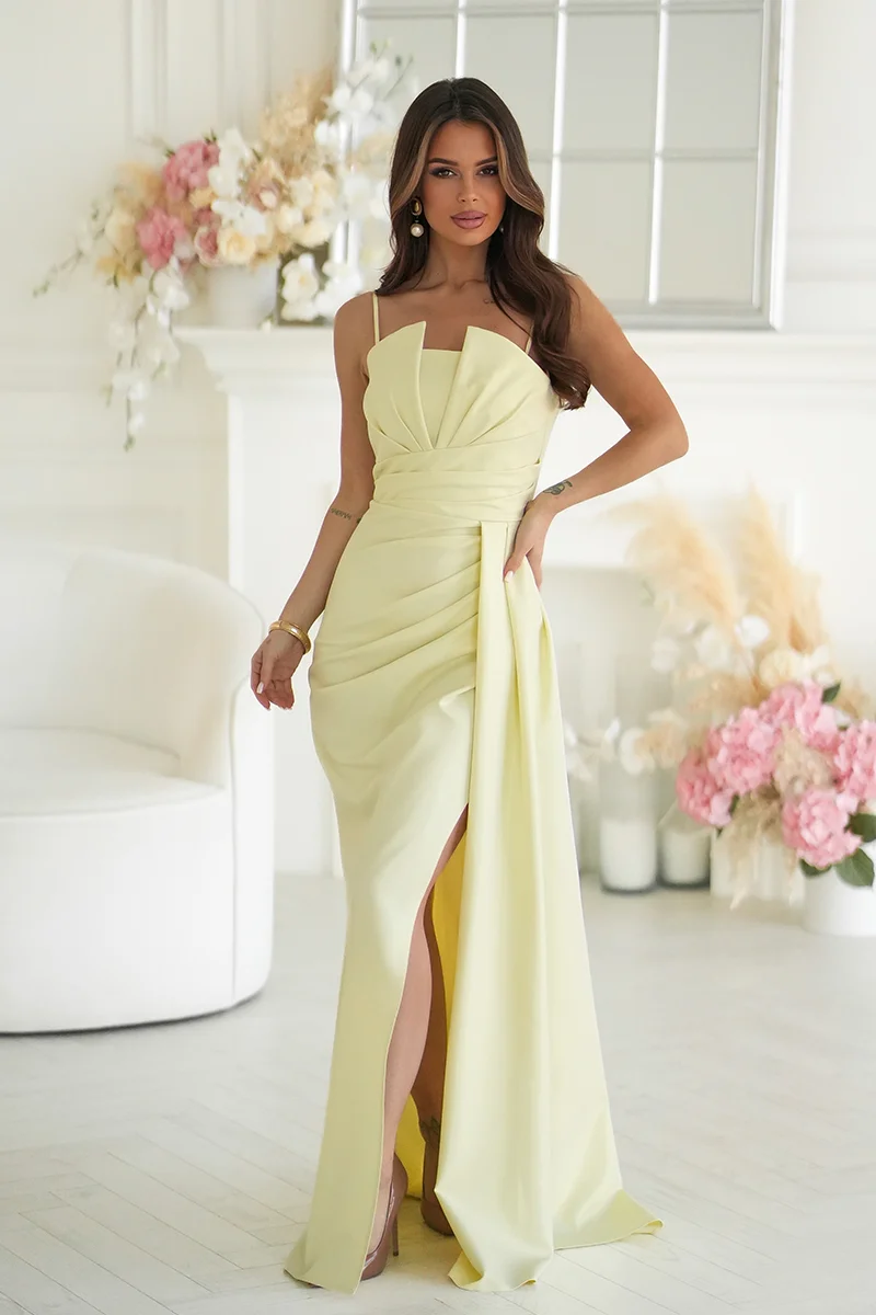 Rochie eleganta lunga galbena cu glitter mulata cu umeri goi Luxurious