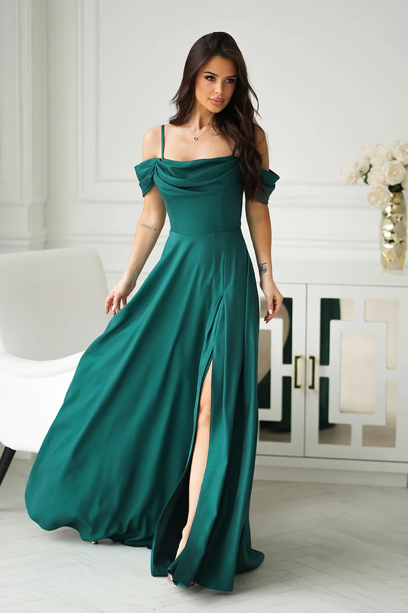 Rochie eleganta lunga glitter verde smarald cu umerii goi vaporoasa Delight