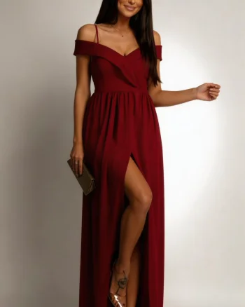 Rochie lunga burgundy cu umerii goi vaporoasa Kosmina