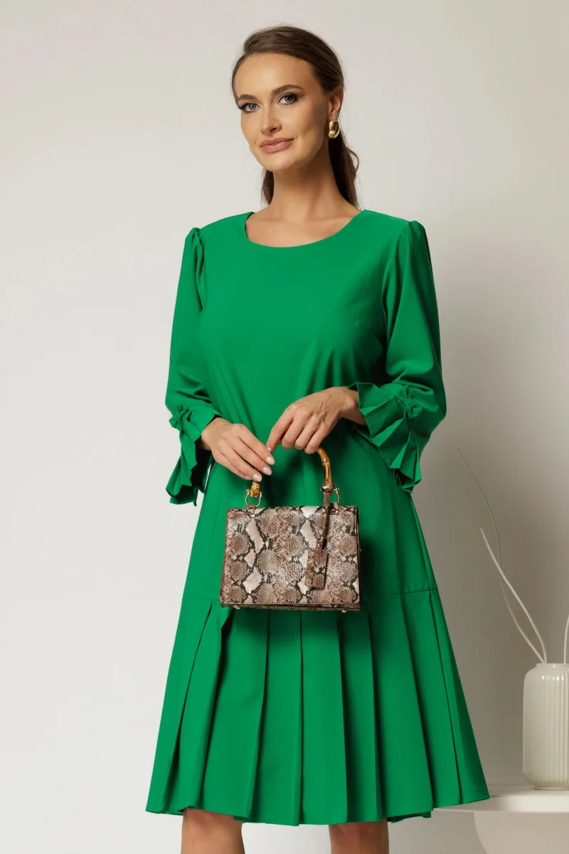Rochie midi verde cu croi drept si pliuri la baza fustei