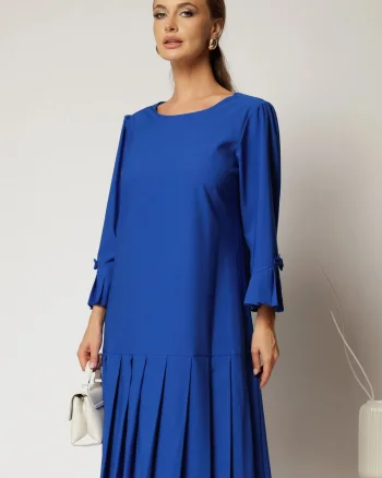 Rochie midi albastra cu croi drept si pliuri la baza fustei