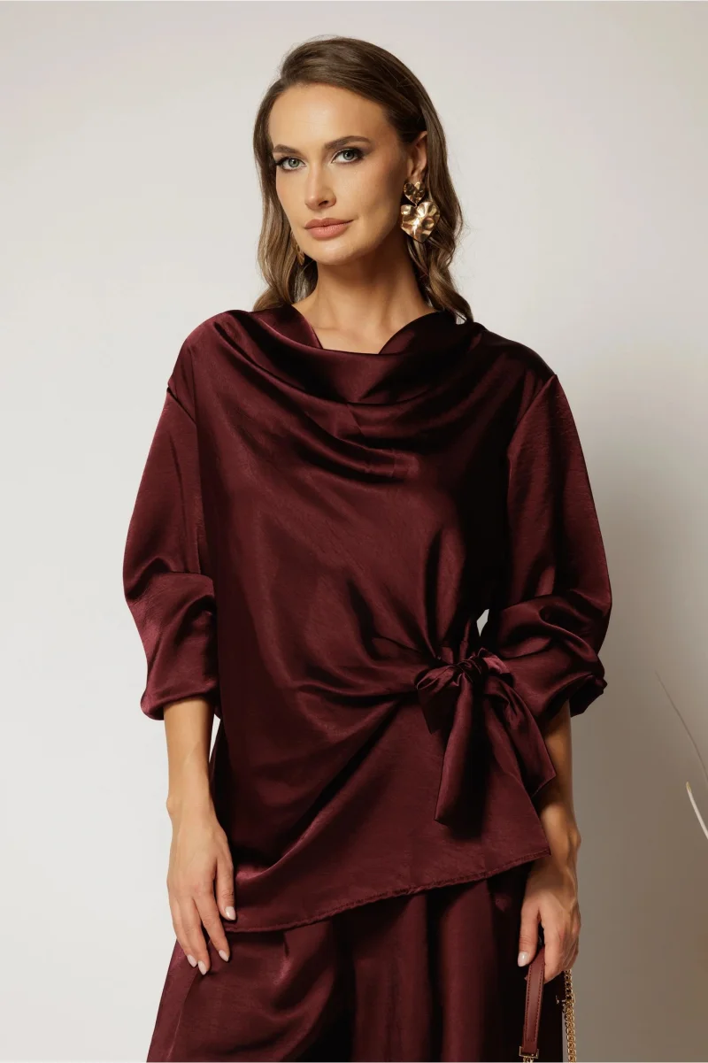 Bluza bordo din satin cu croi lejer si nod in talie