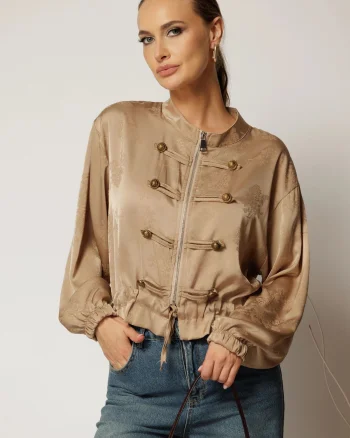 Bluza bej din satin cu imprimeuri cu fermoar si nasturi tip army