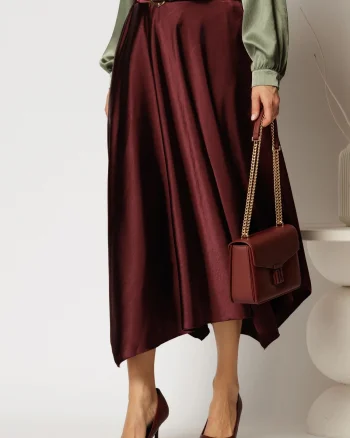 Fusta midi bordo din satin cu croi clos si curea in talie