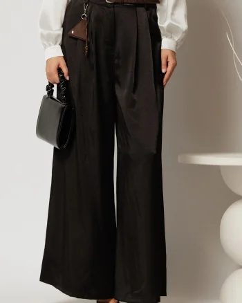 Pantaloni negri din satin cu croi larg si curea in talie