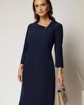 Rochie midi bleumarin cu croi drept cambrat si decolteu elegant