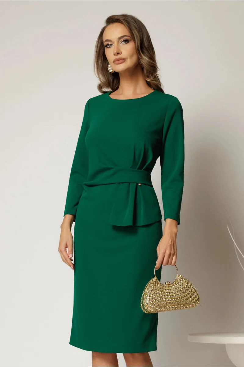 Rochie midi verde din crep cu croi drept si detaliu in talie