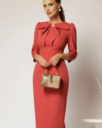 Rochie DY Fashion caramizie cu croi conic si guler amplu accesorizat
