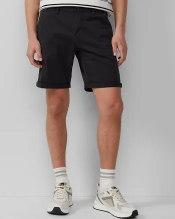 Q/S by s.Oliver Pantaloni scurti chino barbati, John, cu talie medie si croiala Regular fit, Negru (SELECTATI MARIMEA: 30)