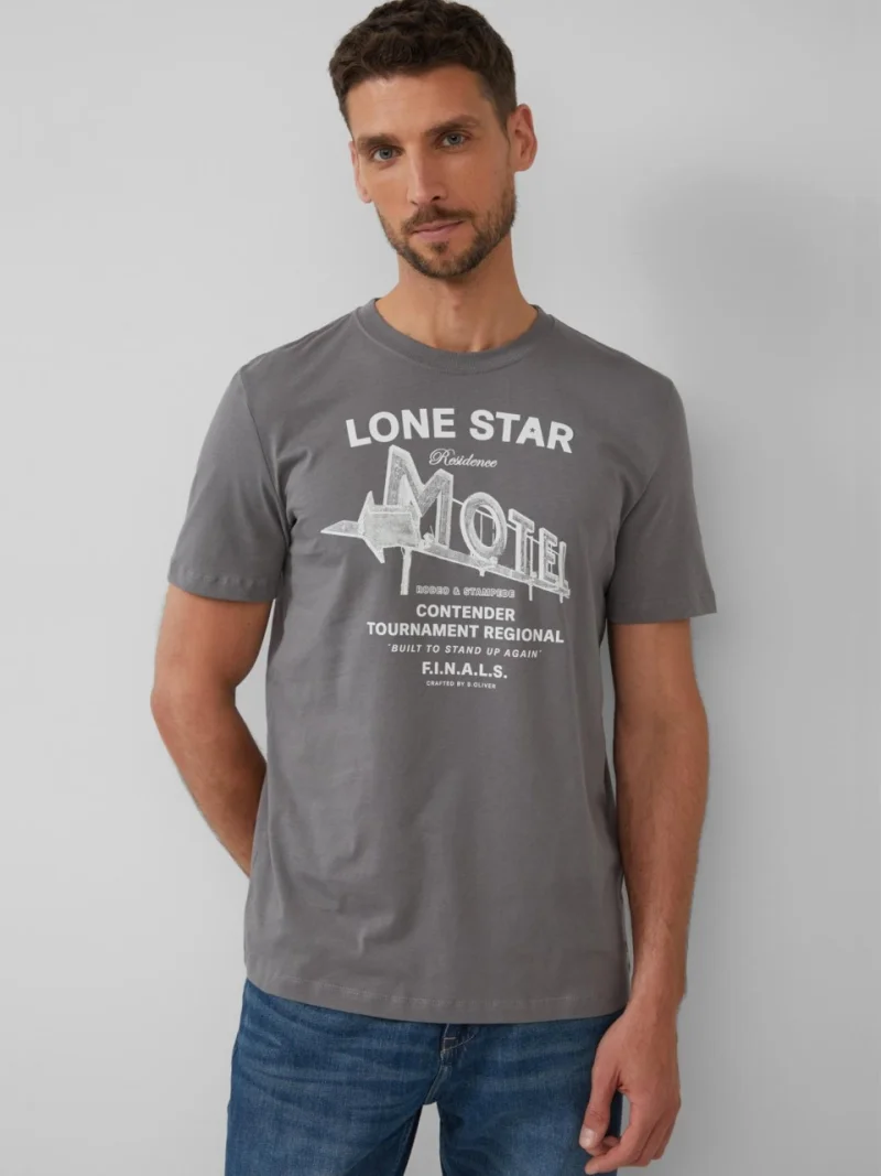 s.Oliver Tricou barbati cu decolteu la baza gatului, imprimeu text, Regular fit, Gri (SELECTATI MARIMEA: M)