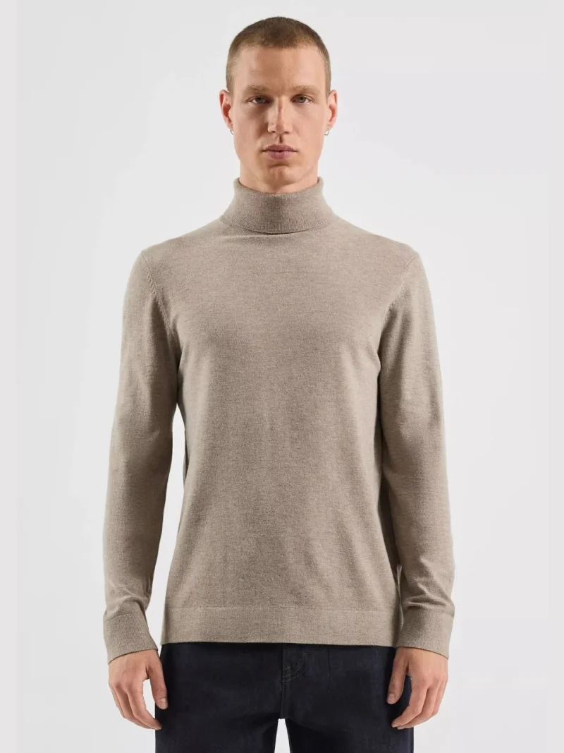 Q/S by s.Oliver Pulover tricotat barbati, cu guler inalt, croiala Regular fit, Maro (SELECTATI MARIMEA: XL)