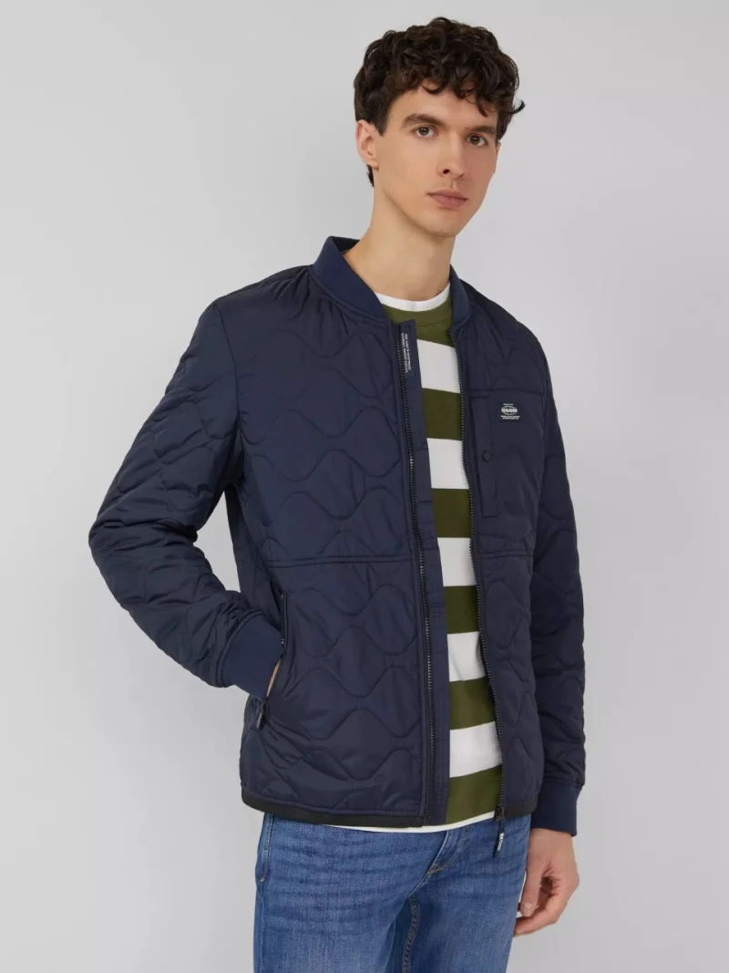 s.Oliver Jacheta bomber, barbati, cu guler tricotat si model in valuri, Bleumarin inchis (SELECTATI MARIMEA: S)