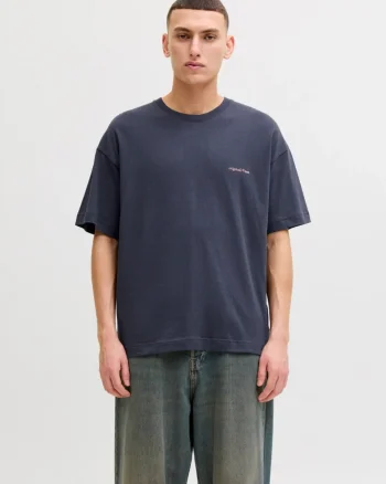 Jack & Jones Tricou barbati, din bumbac, imprimeu pe spate, Loose fit, JORMONTAUK, Gri inchis (SELECTATI MARIMEA: S)