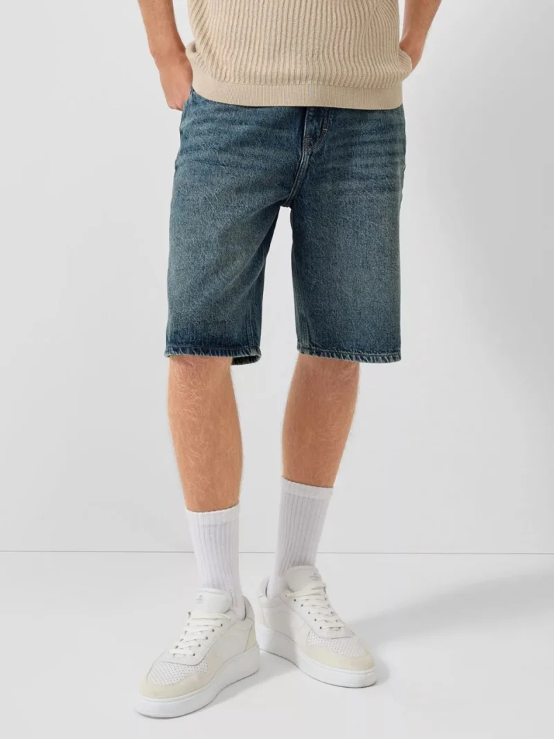 Q/S by s.Oliver Pantaloni scurti de blug barbati, din bumbac, cu talie medie, Loose fit, Albastru inchis (SELECTATI MARIMEA: 30)