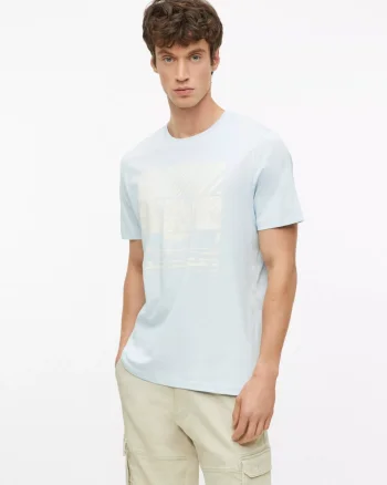 s.Oliver Tricou barbati, din bumbac, cu imprimeu frontal, Albastru deschis (SELECTATI MARIMEA: S)
