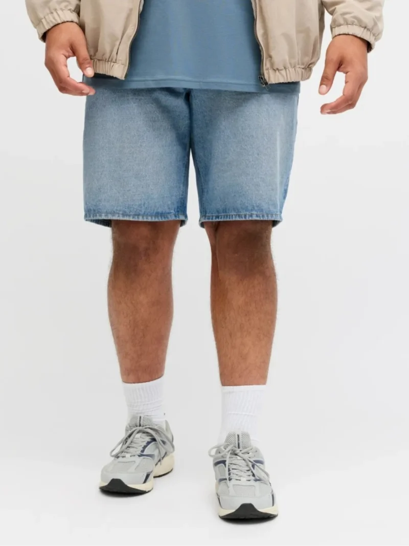 Jack & Jones Plus Pantaloni scurti de blug barbati big sizes, cu talie inalta, din bumbac, Relaxed Fit, Tony, Albastru deschis (SELECTATI MARIMEA: 42)