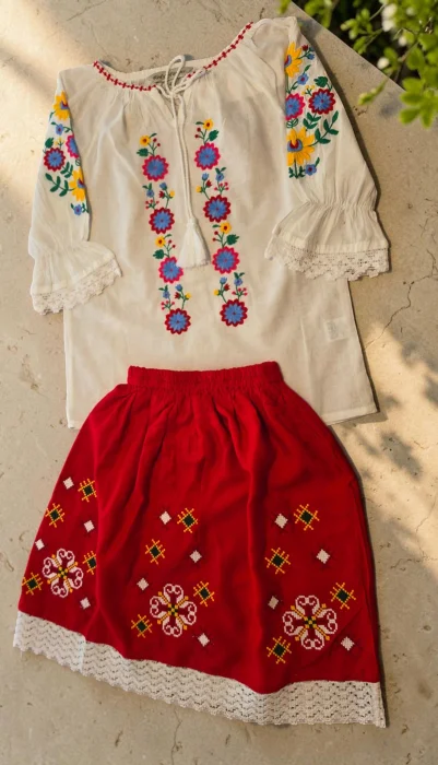 Compleu traditional fetite Andrea 2