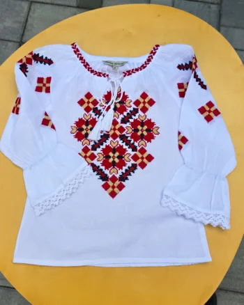 Ie traditionala fetite Gabriela 2