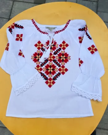 Ie traditionala fetite Gabriela 2
