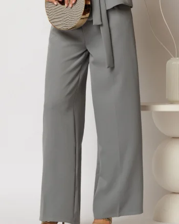 Pantaloni Alexia bleu cu croiul drept si inchidere cu copci