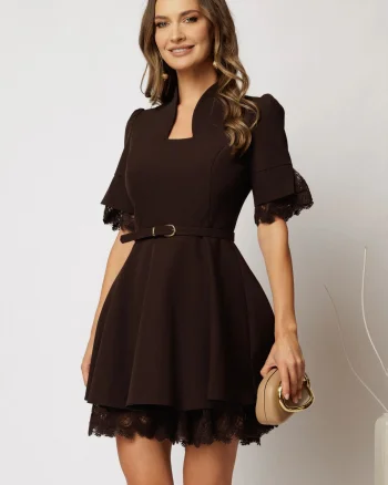 Rochie DY Fashion scurta maro inchis clos cu dantela la maneci si fusta