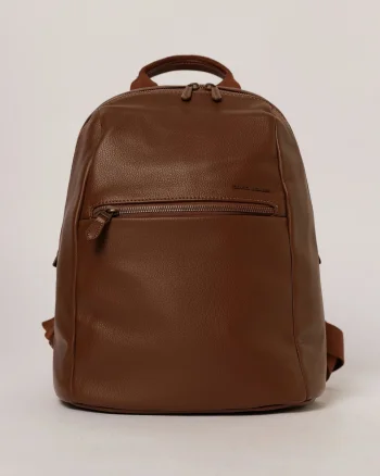 Rucsac casual maro cu buzunar frontal si aspect rafinat