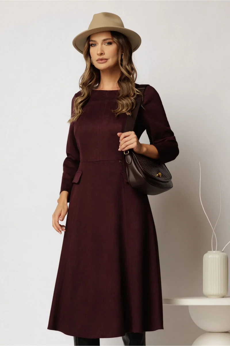 Rochie midi clos mov pruna din piele intoarsa cu decolteu rotund