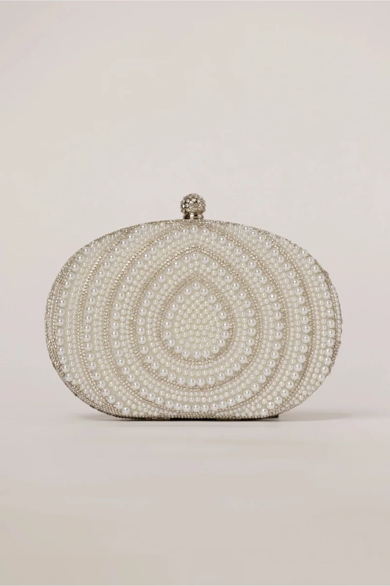 Clutch de ocazie argintiu decorat cu strasuri si perlute