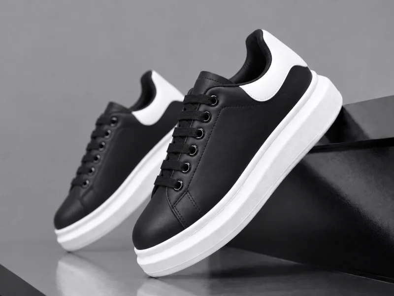 Adidasi barbati casual negri cu talpa alba 6607