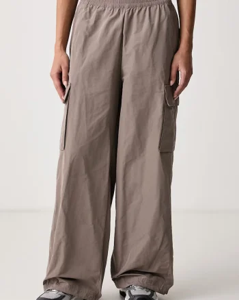 EA7 Emporio Armani  pantaloni pentru femei