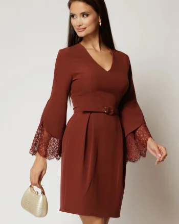 Rochie DY Fashion scurta caramizie cu decolteu in V si dantela la maneci