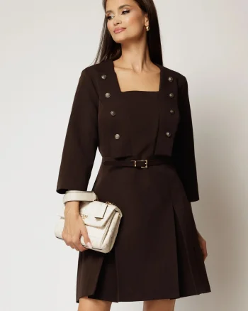 Rochie DY Fashion scurta maro inchis cu decolteu patrat si nasturi