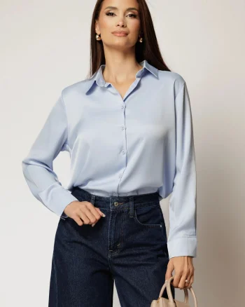 Camasa bleu din satin cu croi larg si inchidere cu nasturi