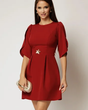 Rochie scurta bordo cu accesoriu in talie si maneci tip lalea