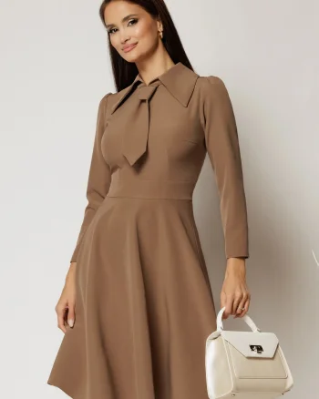 Rochie scurta bej clos cu guler tip cravata