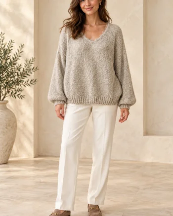 Pulover pufos bej, oversize cu dantela la decolteu in V si maneci bufante