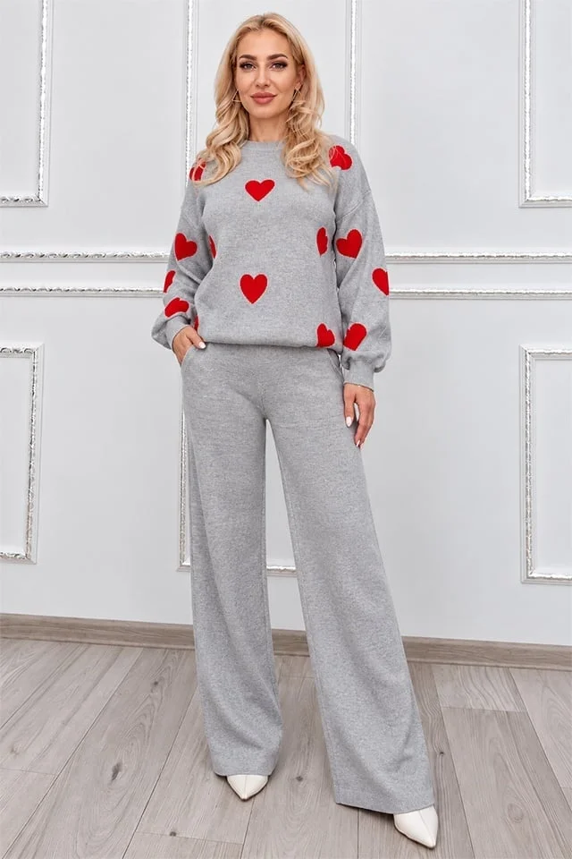 Compleu dama tricotat NERELIA, cu lana, bluza cu inimi rosii si pantaloni drepti, Gri, Marime unica S/M/L